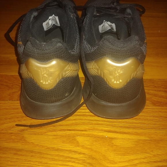 Kyrie Flytrap 2 'Black Gold'
 Size 10.5 - Picture 4 of 9